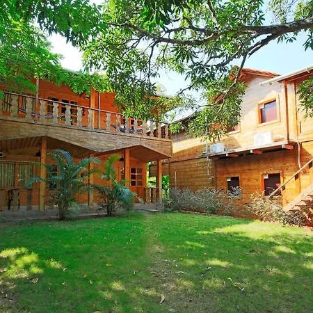 Brushwood Villa- Cottages And Bar